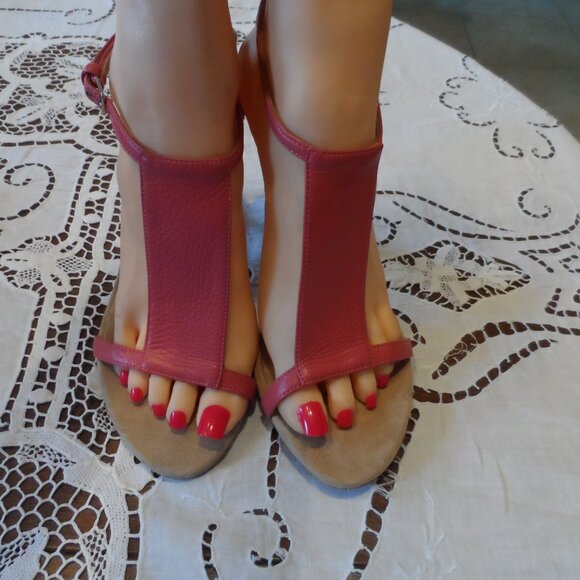Burberry Berry Pink Leather "T" Strap Heeled Sandals Size 38.5B - Picture 6 of 16